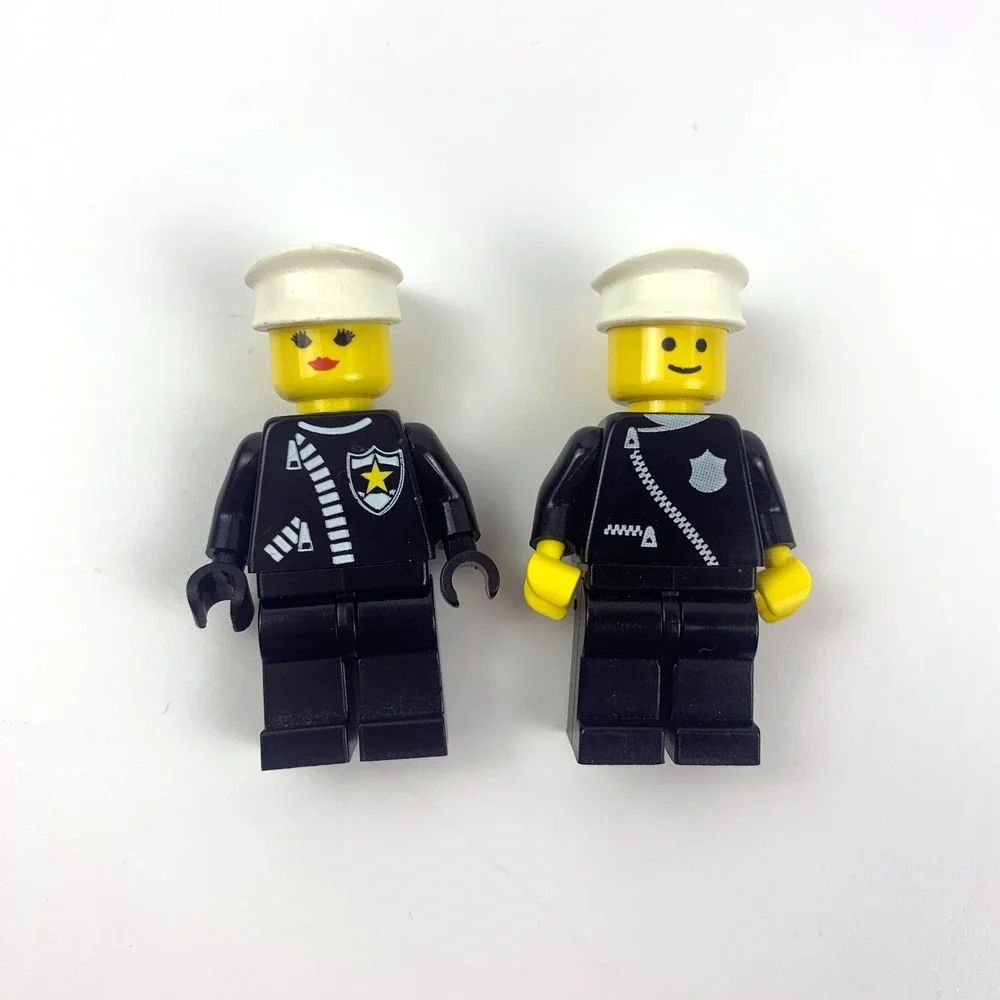 Vintage LEGO Minifigure Lot of 10 Pirates Castle Fire Hats Hair Swords Muskets +